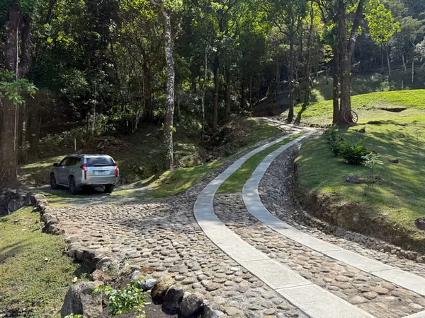 Large Hilltop Lot for Sale in El Valle de Antón