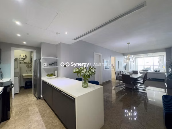 Apartment for Sale in Avenida Balboa