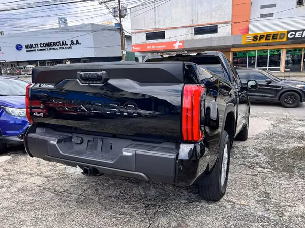 TUNDRA MODELO SR5 AÑO 2022 AUTOMATICA 4X4 CON SOLO (78 klm) COMO NUEVA