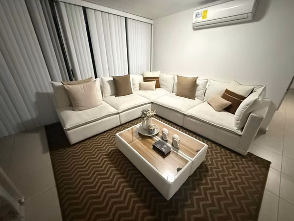 VENDO HERMOSO SOFA DE 3 X 3.10 COLOR BLANCO HUESO