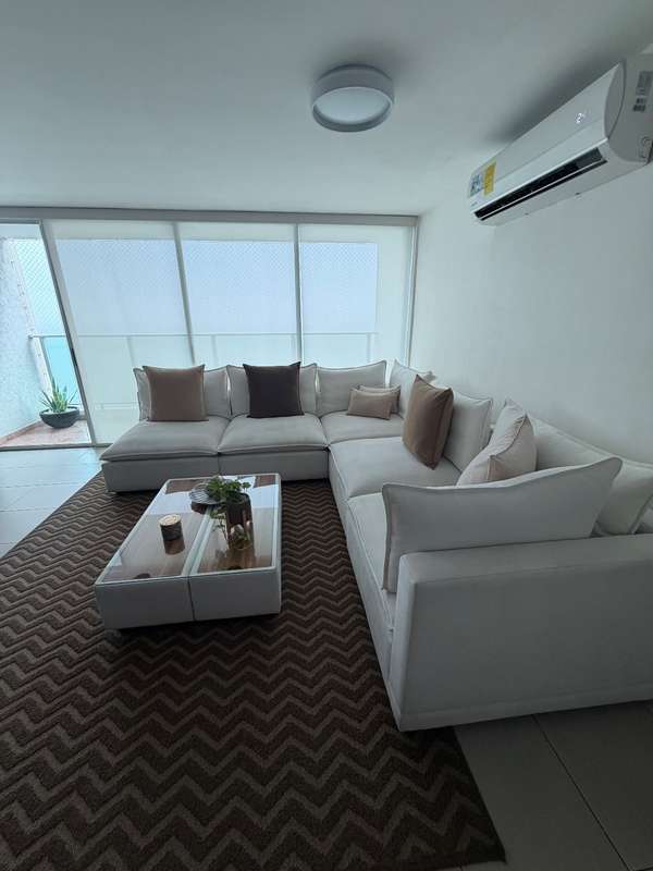 VENDO HERMOSO SOFA DE 3 X 3.10 COLOR BLANCO HUESO