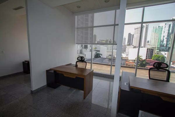 EN VENTA Oficina en Venta en Habitats Plaza – Amoblada y Lista para Ocupar