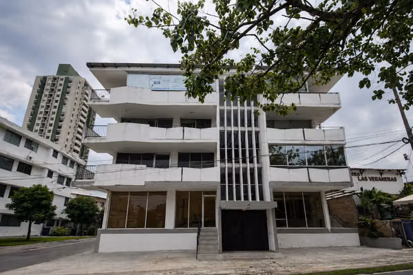 Edificio Mixto El Carmen | 1,809 m² + Terreno 917 m² | RM3C2 | Reposicionamiento | $1.3M Firme