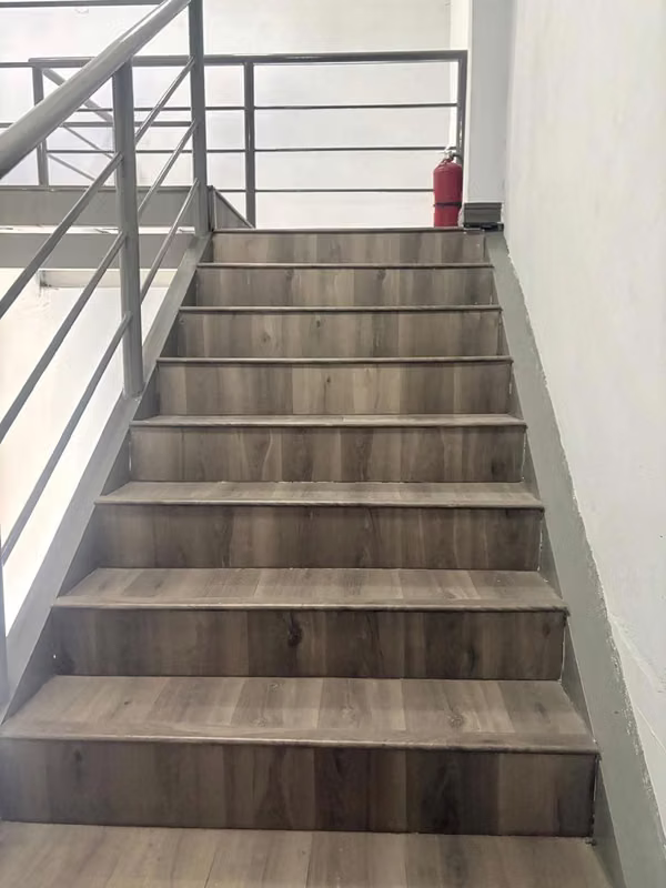 ALQUILO LOCALES COMERCIALES / OFICINAS EN PARQUE LEFEVRE– UBICACIÓN ESTRATÉGICA