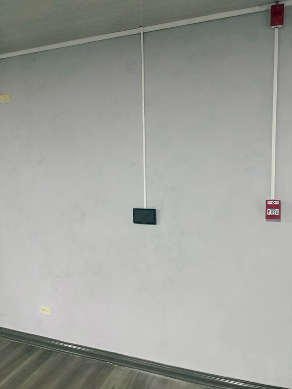 ALQUILO LOCALES COMERCIALES / OFICINAS EN PARQUE LEFEVRE– UBICACIÓN ESTRATÉGICA
