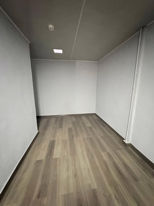 ALQUILO LOCALES COMERCIALES / OFICINAS EN PARQUE LEFEVRE– UBICACIÓN ESTRATÉGICA