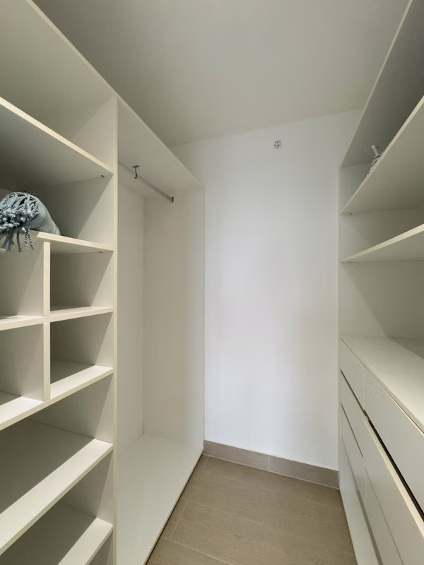 Exclusive sale furnished apartment in PH Living 73