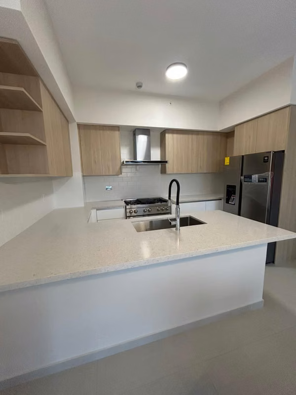 C207J SE ALQUILA AMPLIO APARTAMENTO AMOLADO EN SANTA MARIA
