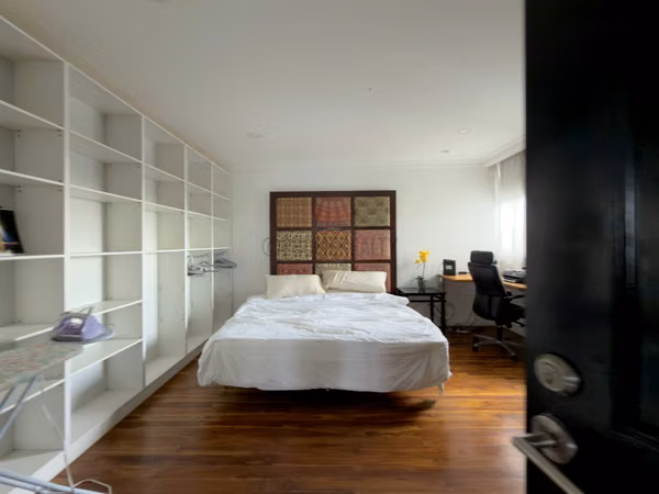 Apartment for sale in Bella Vista Panama – 270 m² duplex with balconies and spacious living areas