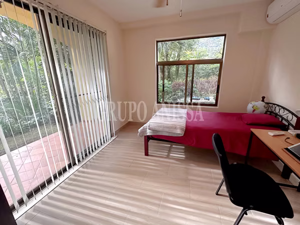 Oportunidad! Se Vende Hermosa Casa con Piscina en Altos del Maria