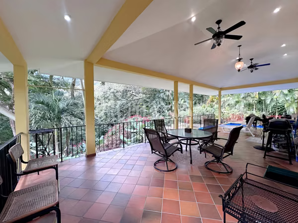 Oportunidad! Se Vende Hermosa Casa con Piscina en Altos del Maria