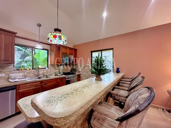 Oportunidad! Se Vende Hermosa Casa con Piscina en Altos del Maria