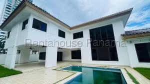 Venta de Casa con 1045m2 en Costa Del Este PH Paseo del Parque 26-6541SR