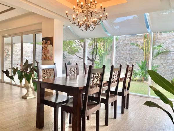 Se vende Casa en Versalles / 3 rec / 3.5 baños / 276 m2