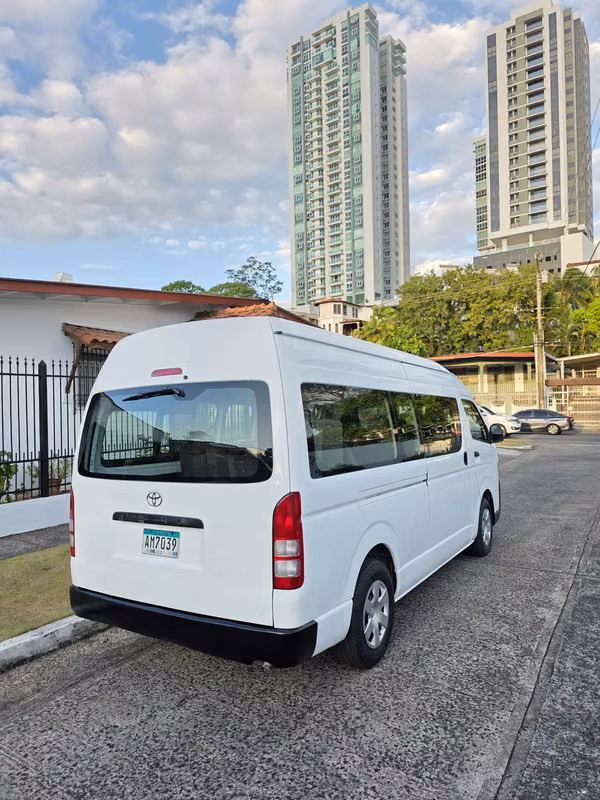 Toyota Hiace 2014 BUSITO TECHO ALTO Manual Diesel Buenas Condiciones Precio 23,599 NEGOCIABLE