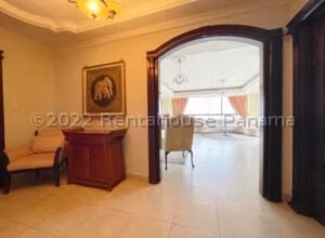 Venta de Apartamento con 312m2 en Avenida Balboa PH Condesa del Mar 26-6630SR
