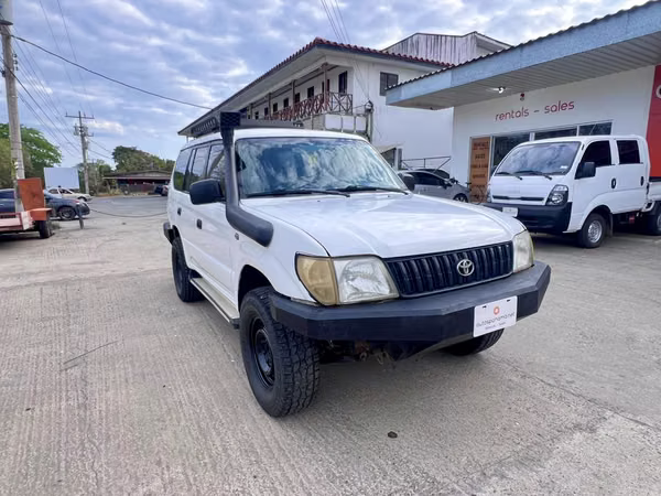 2002 Toyota Prado Diesel 4x4 en Pedasi