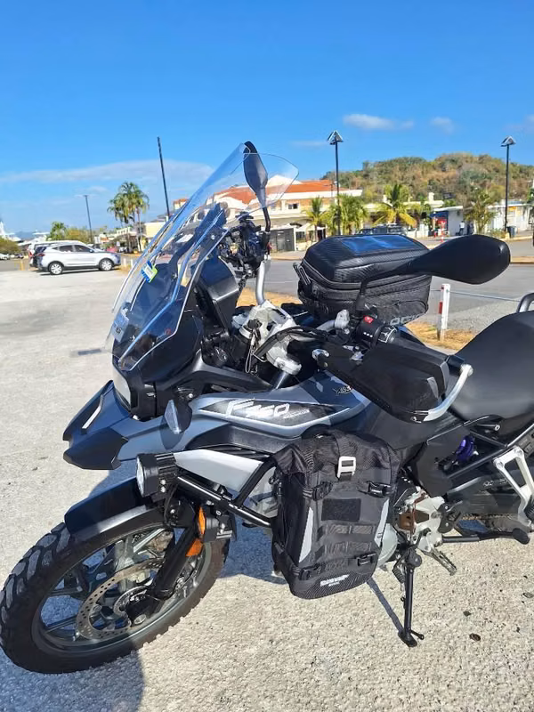 BMW F750GS AÑO 2.020 NEGRA FULL ACCESORIOS