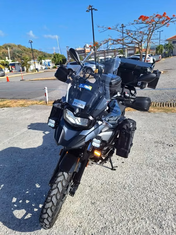 BMW F750GS AÑO 2.020 NEGRA FULL ACCESORIOS