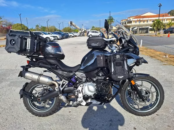 BMW F750GS AÑO 2.020 NEGRA FULL ACCESORIOS