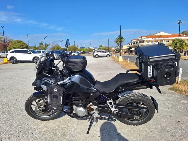 BMW F750GS AÑO 2.020 NEGRA FULL ACCESORIOS