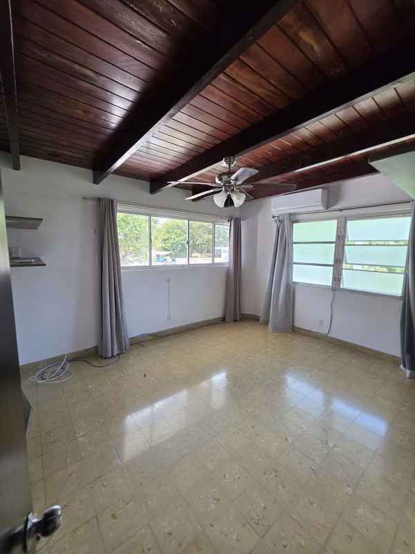 Se Alquila casa en Area Revertida