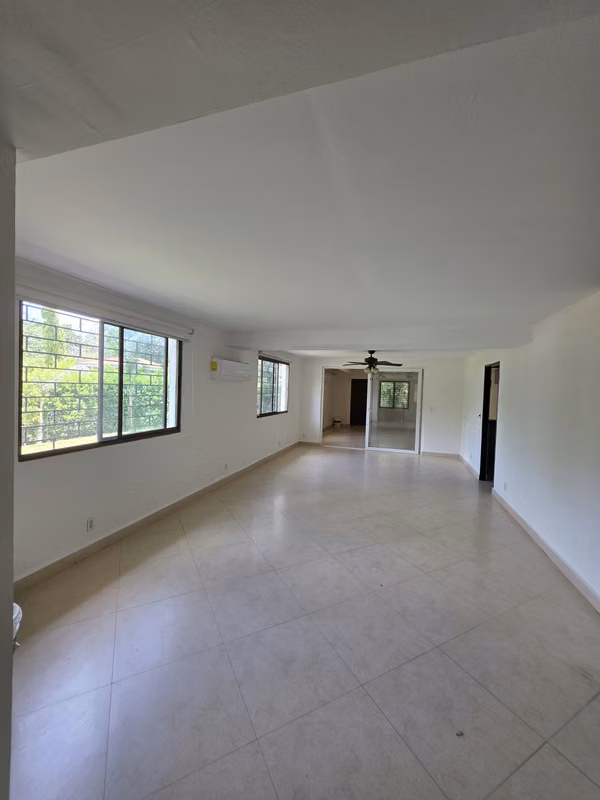 Se Alquila casa en Area Revertida