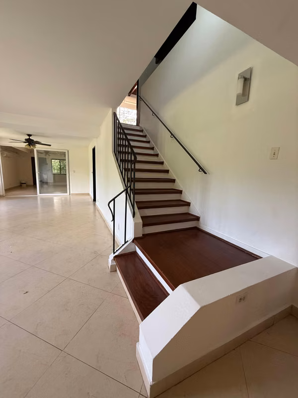 Se Alquila casa en Area Revertida