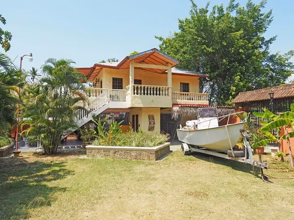 B&amp;B for Sale in Chame - Only 5 Minutes from Coronado