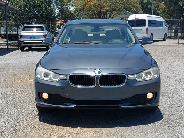 BMW 316i 2013 Paquete M