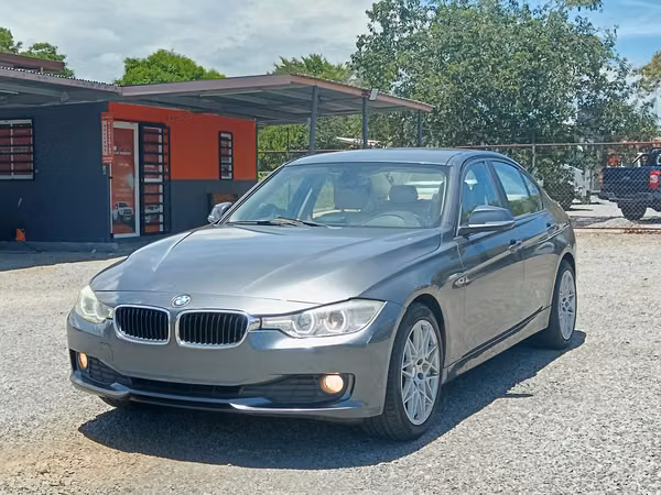 BMW 316i 2013 Paquete M