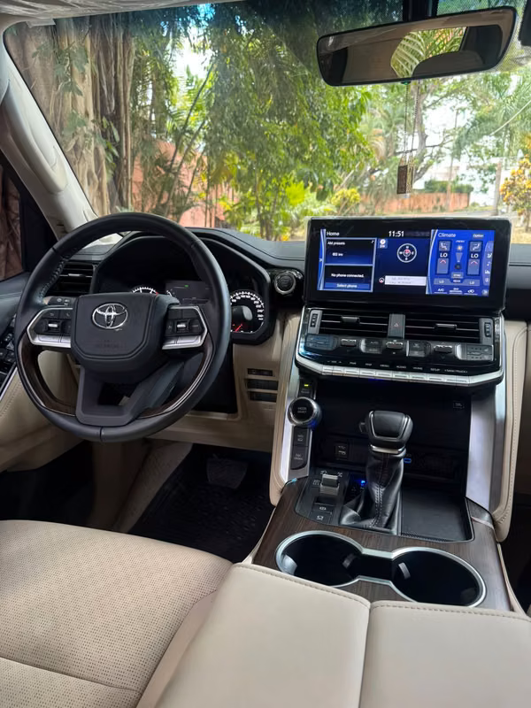 TOYOTA LANDCRUISER LC300 VX 2024