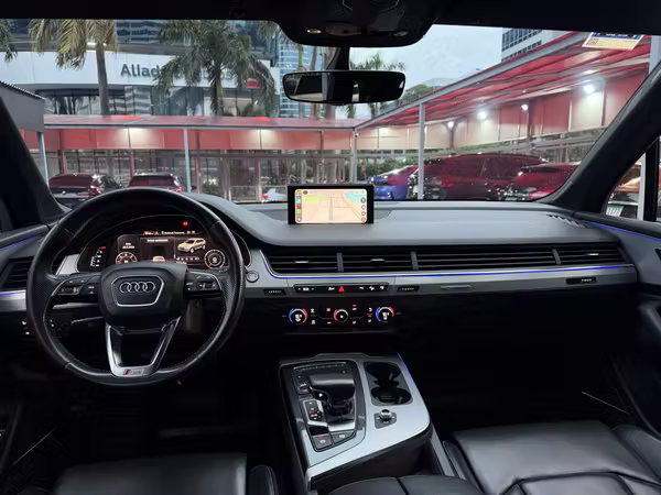 AUDI Q7 S-LINE