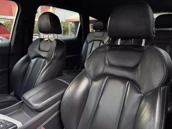 AUDI Q7 S-LINE
