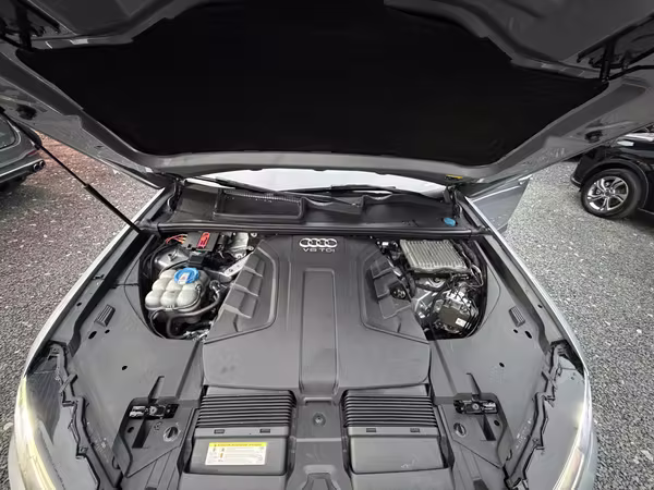AUDI Q7 S-LINE