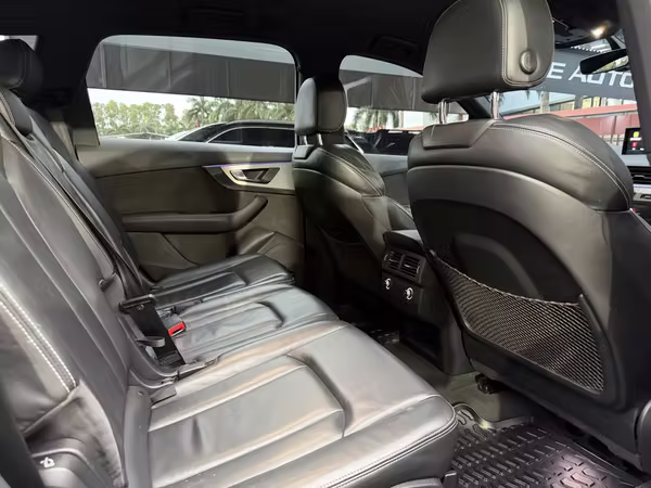 AUDI Q7 S-LINE