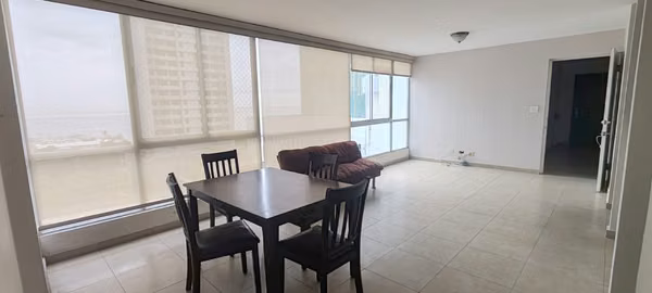 Alquiler en Avenida Balboa, 3 recamaras, con Línea Blanca y Área Social – $1,150