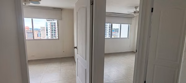 Alquiler en Avenida Balboa, 3 recamaras, con Línea Blanca y Área Social – $1,150