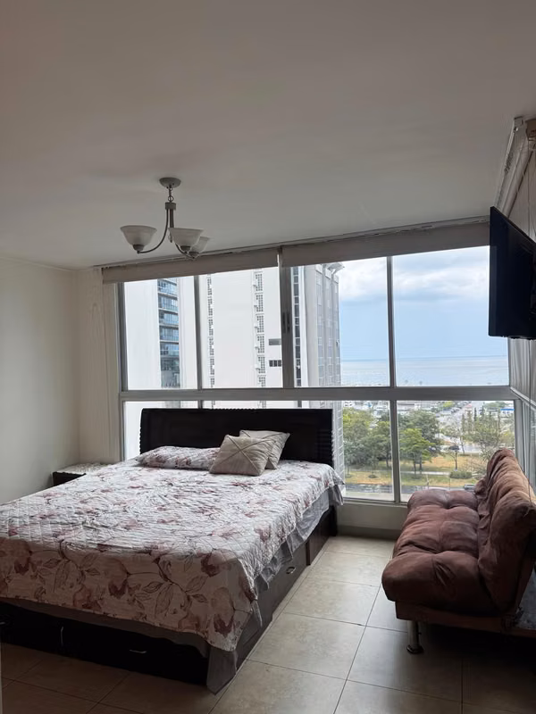Alquiler en Avenida Balboa, 3 recamaras, con Línea Blanca y Área Social – $1,150