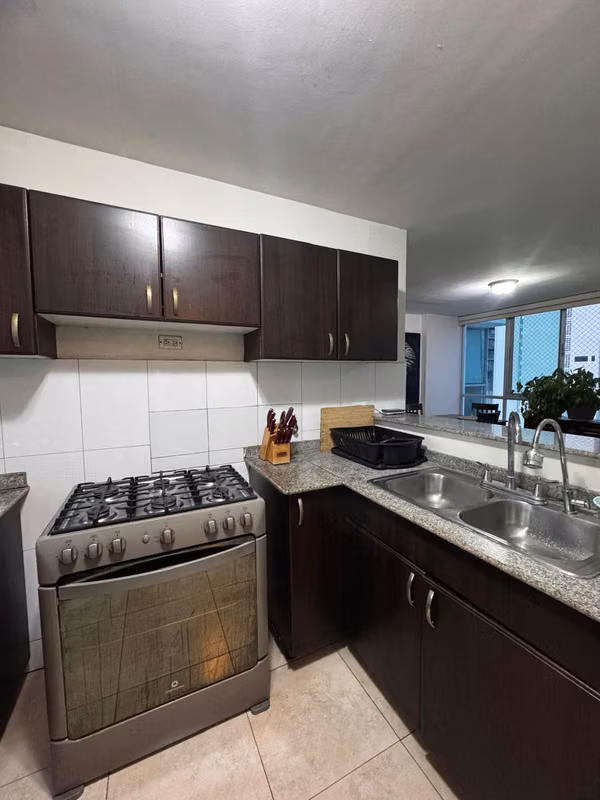 Alquiler en Avenida Balboa, 3 recamaras, con Línea Blanca y Área Social – $1,150