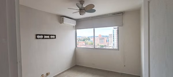 Alquiler en Avenida Balboa, 3 recamaras, con Línea Blanca y Área Social – $1,150
