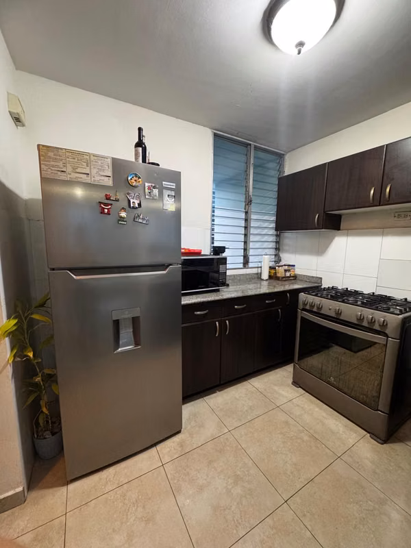 Alquiler en Avenida Balboa, 3 recamaras, con Línea Blanca y Área Social – $1,150