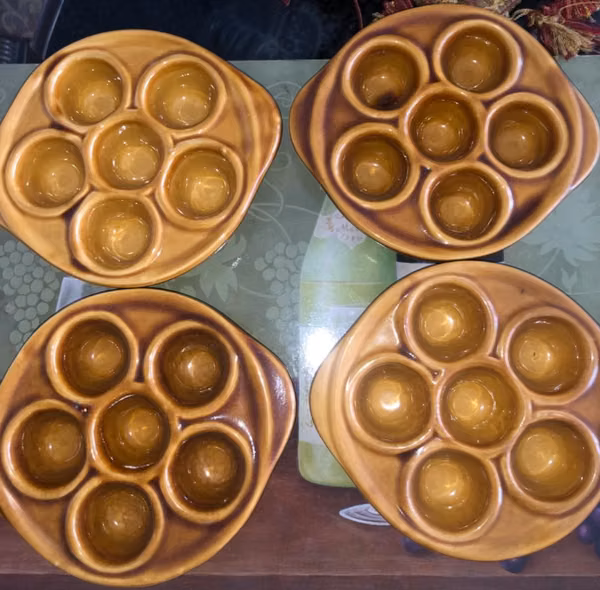 DISHES TO SERVE SNAILS (ESCARGOES)