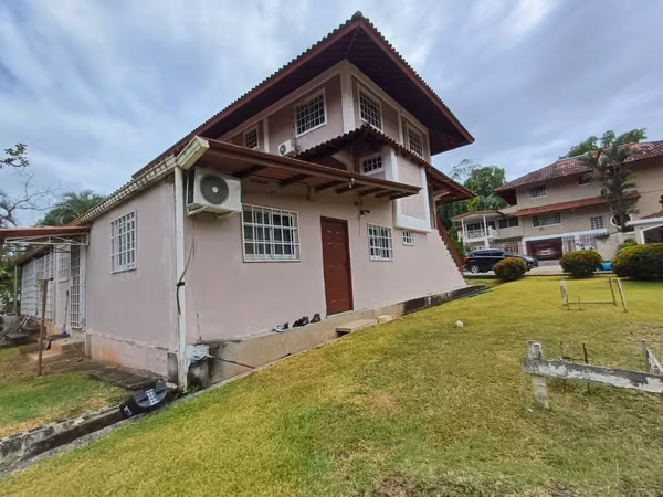 House in Albrook, 400 m2 lot - 3 bedrooms - 3 bathrooms, close to Clayton, Amador, Ancon, Balboa
