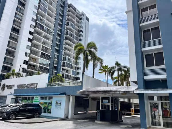 Banco Vende Apartamento en PH COSMOPOLITAN TOWER (dv)