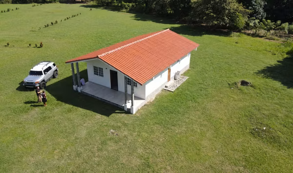 Alquilo, Casa en Río Hato, 2recámaras, 2 baños, semi/amoblado, $ 600.00