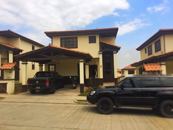 SE VENDE CASA LAS CUMBRES MIRADOR DEL LAGO  3 HABITACIONES