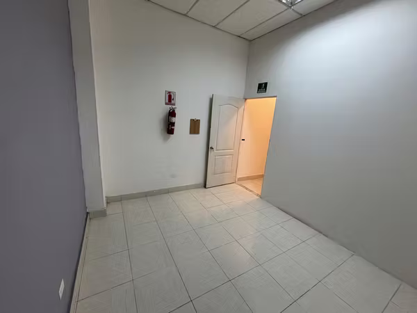 JUAN DIAZ/ GALERA 200M² / OFICINA / A/C / CERCA METRO