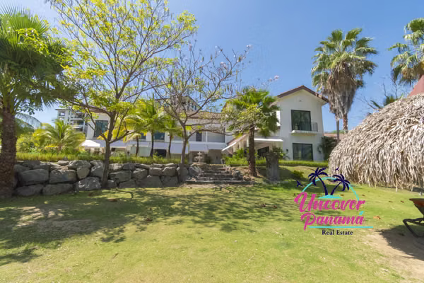 Elegant Contemporary Ocean-View Apartment in La Ensenada, PH Galeones