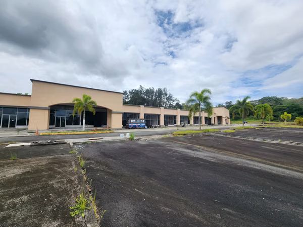 Melissa Foster Luxury is selling a shopping center project in Nuevo Emperador. MFR1969